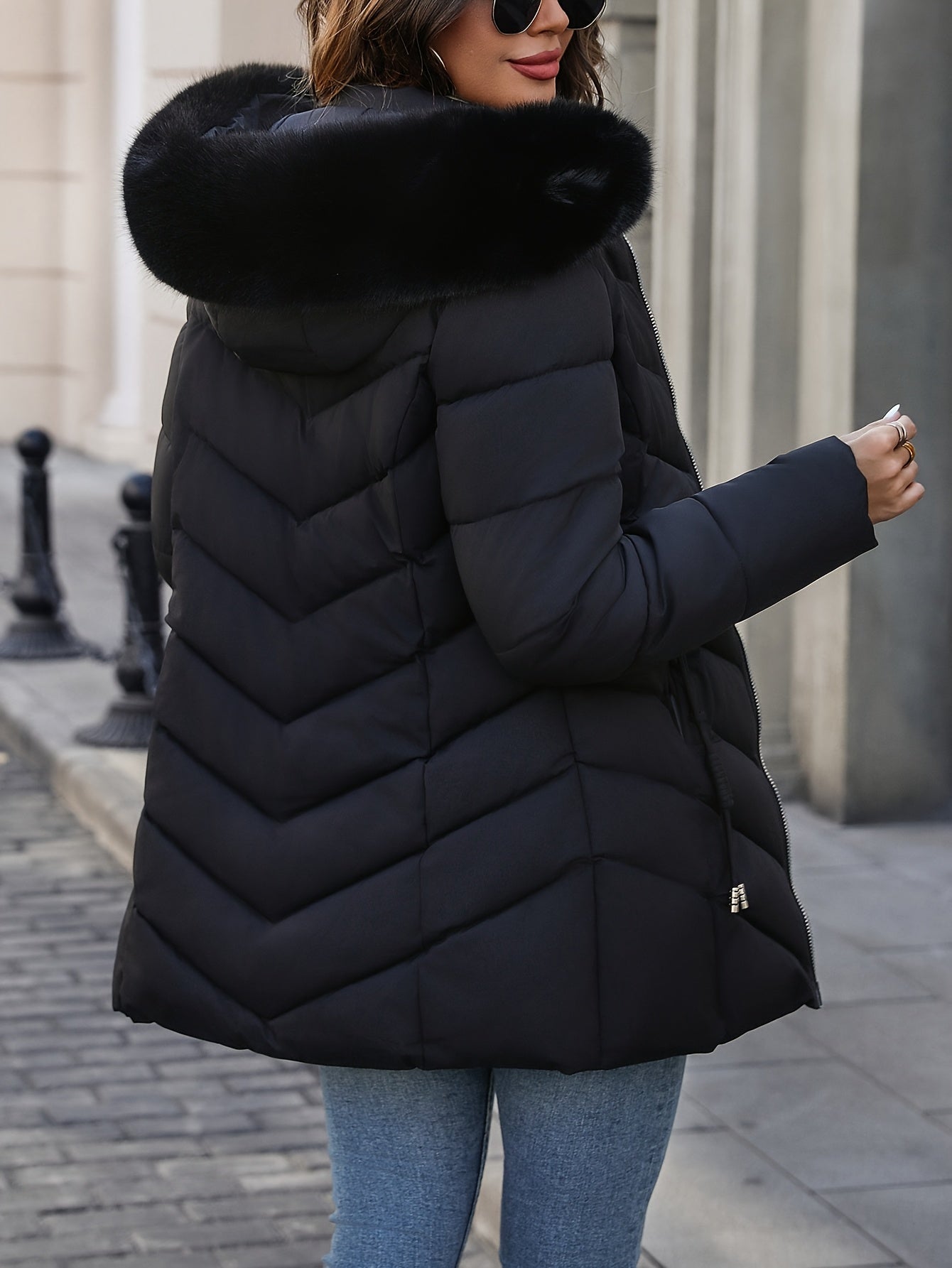 Elegant Quilted Puffer Coat with Faux Fur Hood